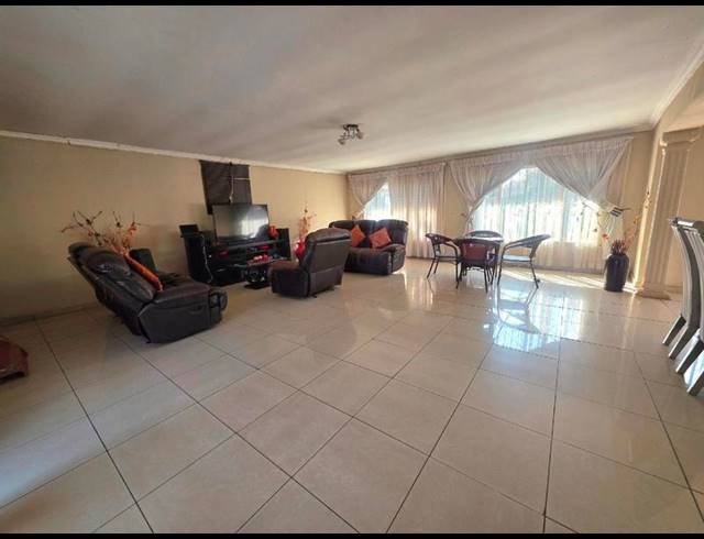 3 BEDROOM HOUSE FOR SALE IN DAWN PARK